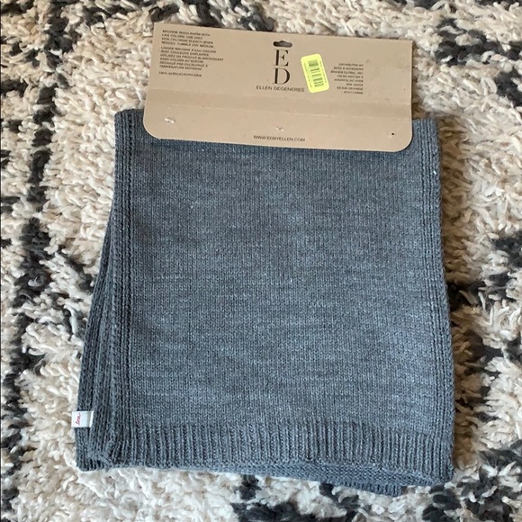 Ellen Degeneres Scarf - Picture 2 of 2
